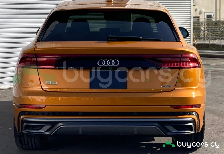 Audi Q8 Золотой