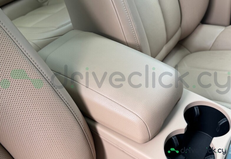 Porsche Macan White