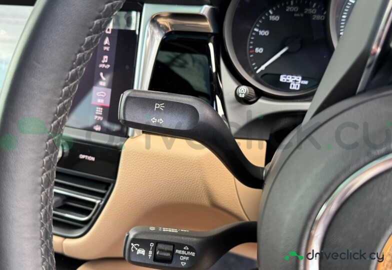 Porsche Macan White