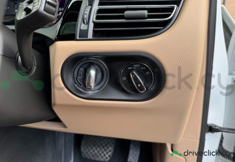 Porsche Macan White