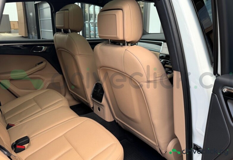 Porsche Macan White