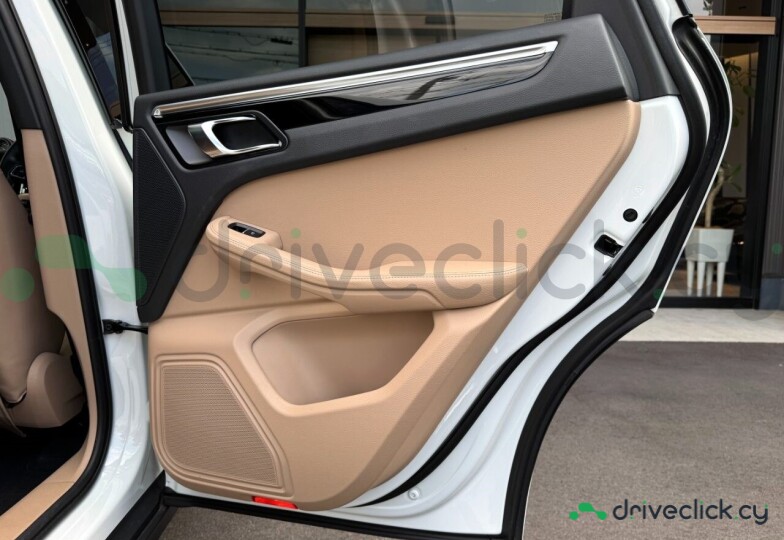 Porsche Macan White