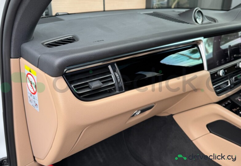 Porsche Macan White