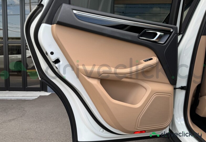 Porsche Macan White
