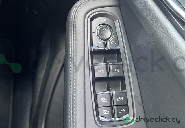 Porsche Macan Grey