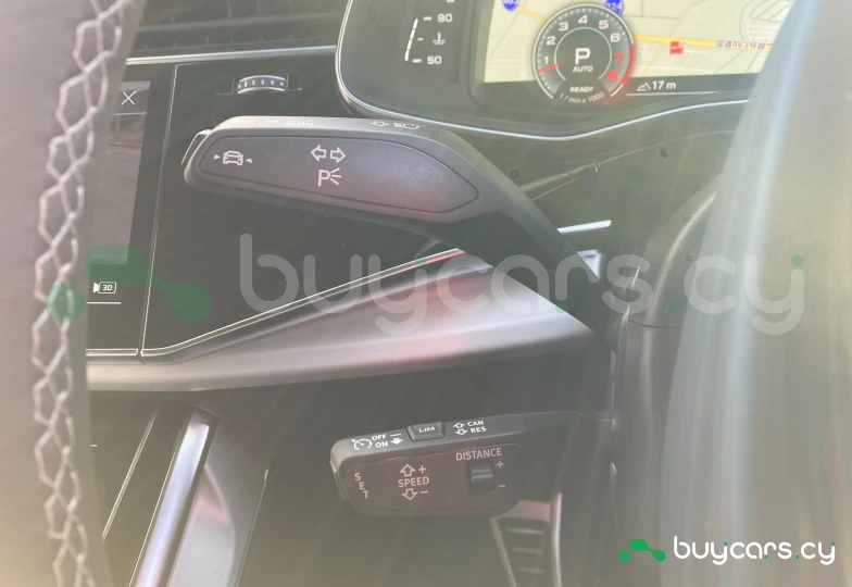 Audi Q8 Золотой