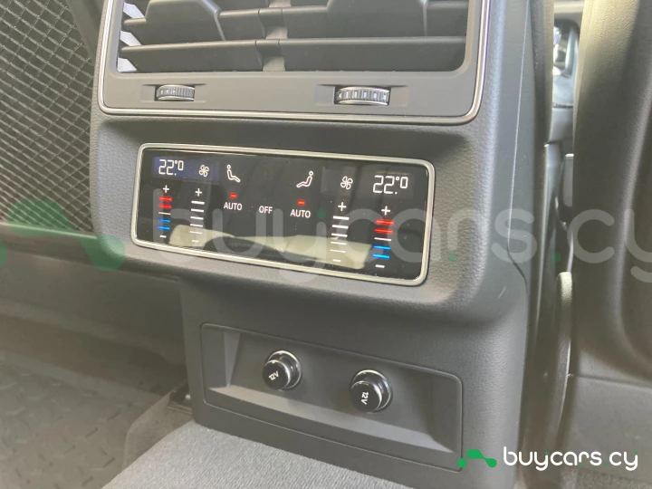 Audi Q8 Золотой