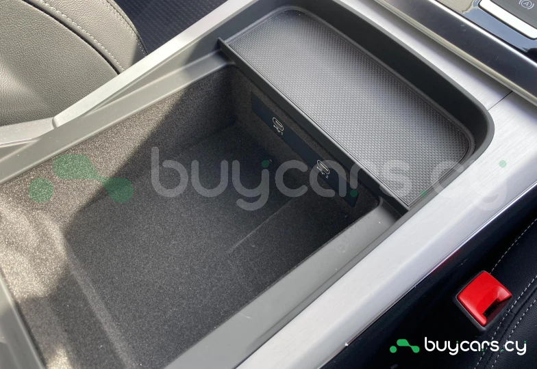 Audi Q8 Золотой