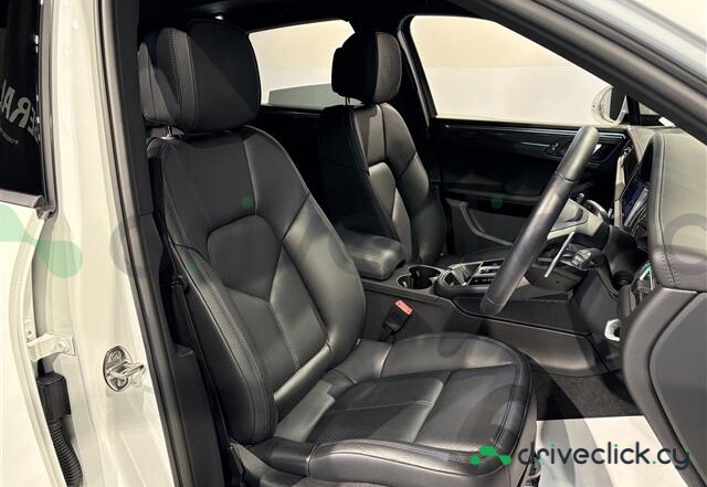 Porsche Macan White