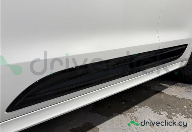 Porsche Macan White