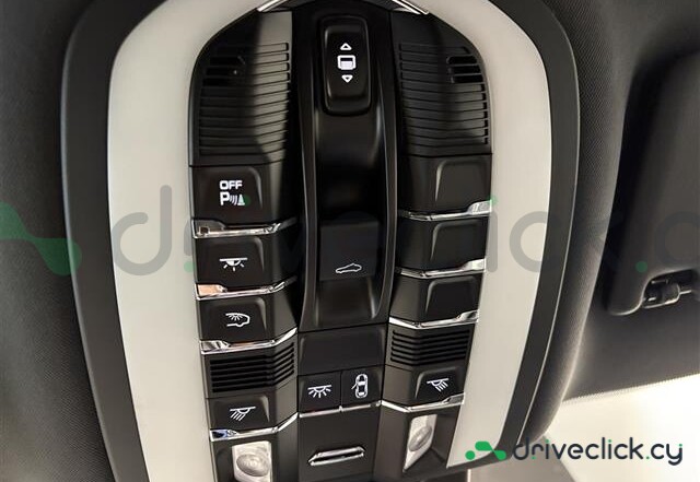 Porsche Macan White
