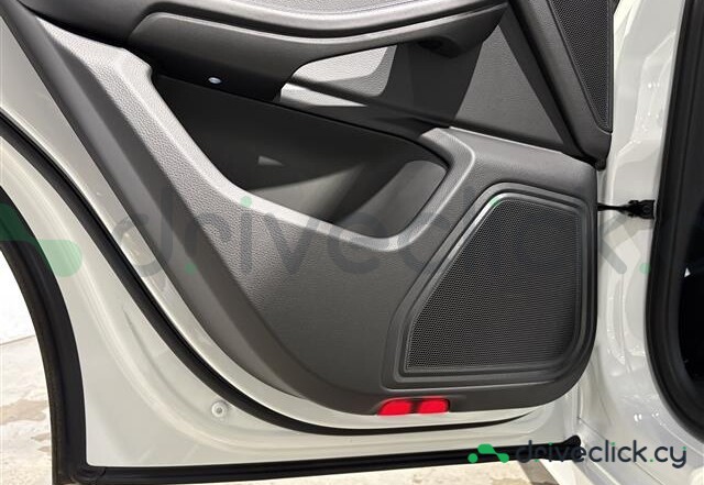 Porsche Macan White