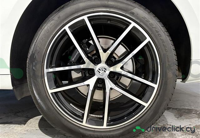 Porsche Macan White