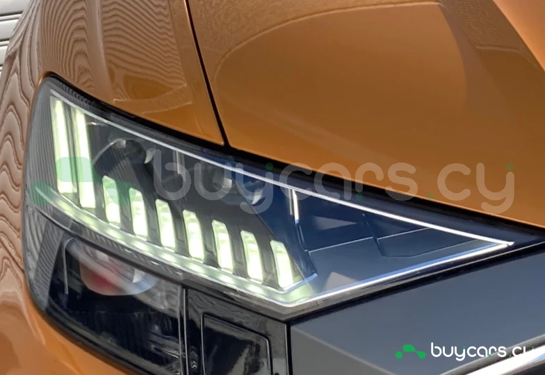 Audi Q8 Золотой