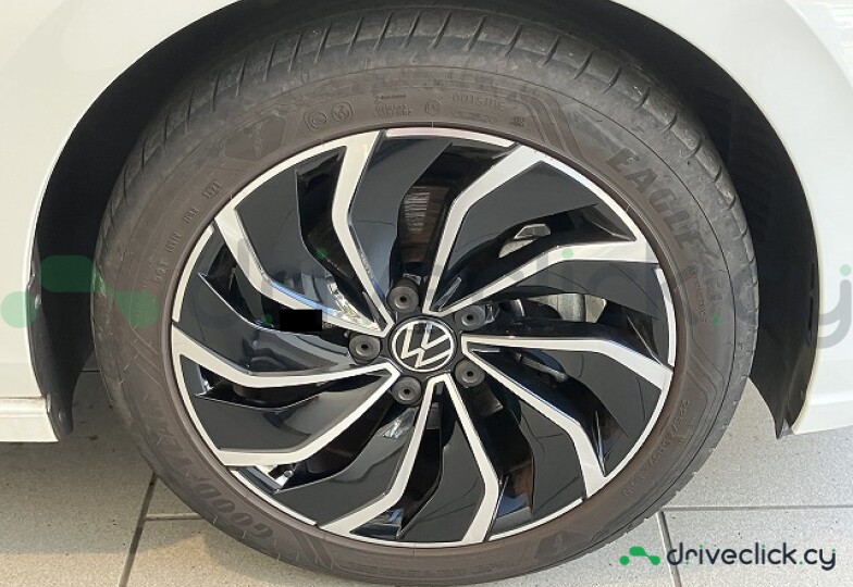 Volkswagen Golf White