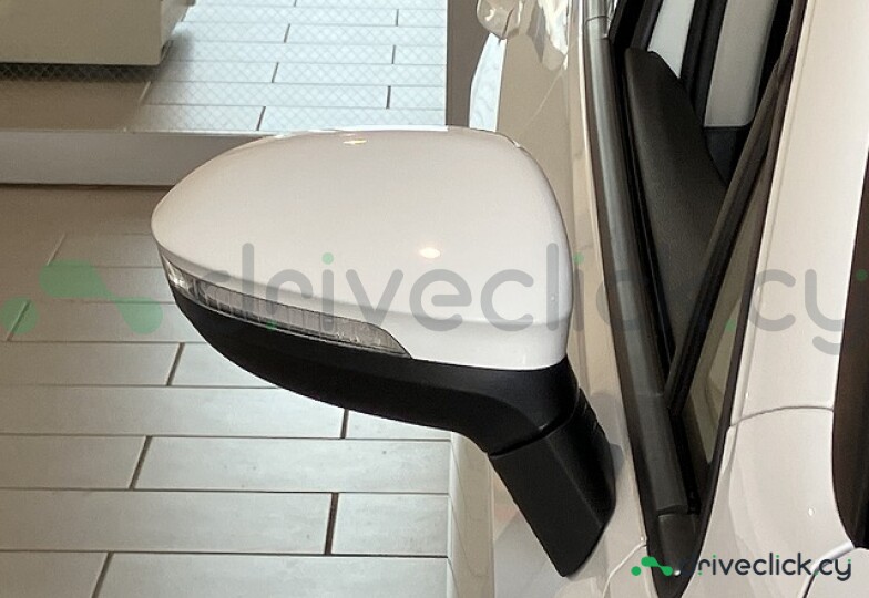 Volkswagen Golf White