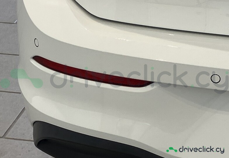 Volkswagen Golf White