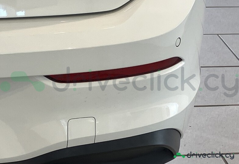 Volkswagen Golf White