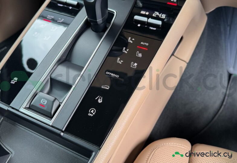 Porsche Macan White