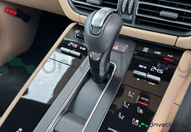 Porsche Macan White