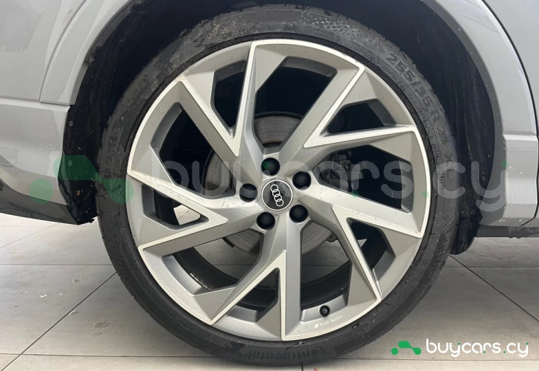 Audi RS Q3 Sportback Серый