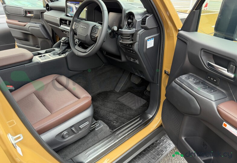 Toyota Land Cruiser 250 Бежевый