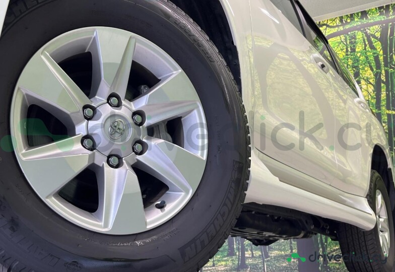 Toyota Land Cruiser Prado Белый