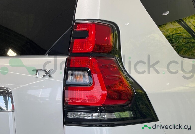Toyota Land Cruiser Prado Белый