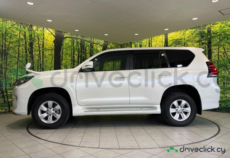 Toyota Land Cruiser Prado Белый