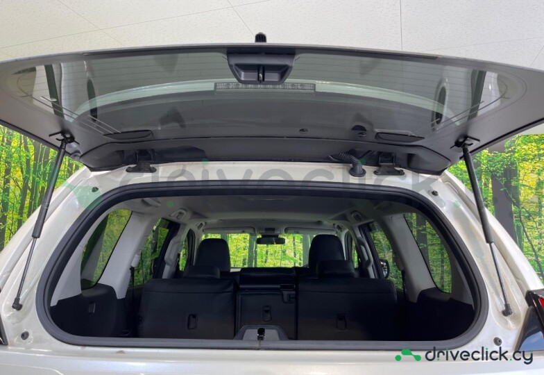 Toyota Land Cruiser Prado Белый