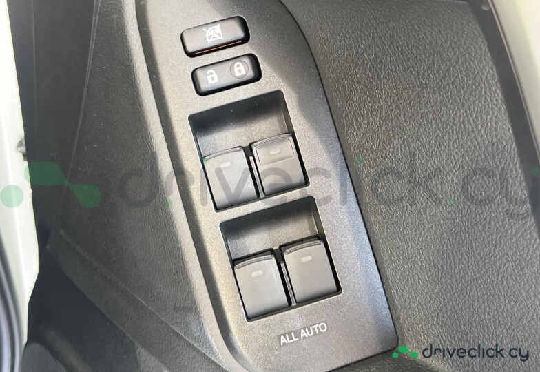 Toyota Land Cruiser Prado Белый