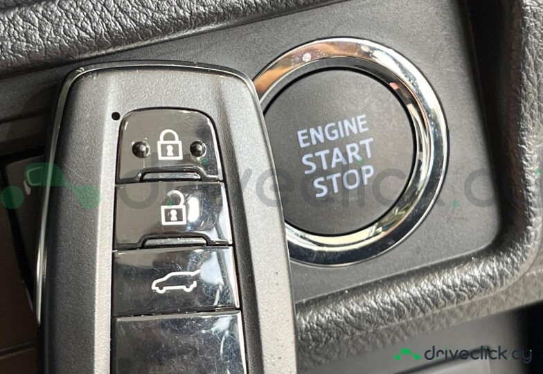 Toyota Land Cruiser Prado Белый