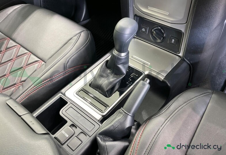 Toyota Land Cruiser Prado Белый