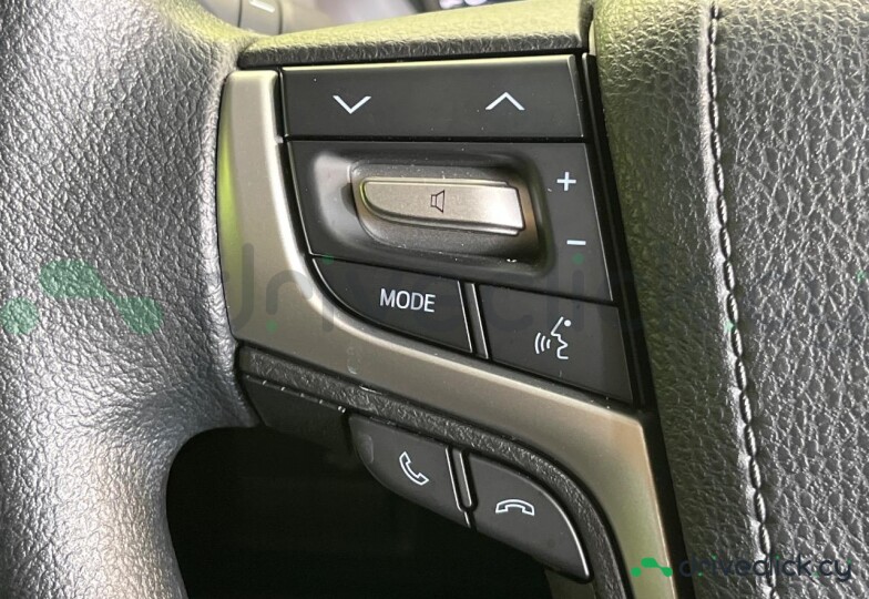 Toyota Land Cruiser Prado Белый