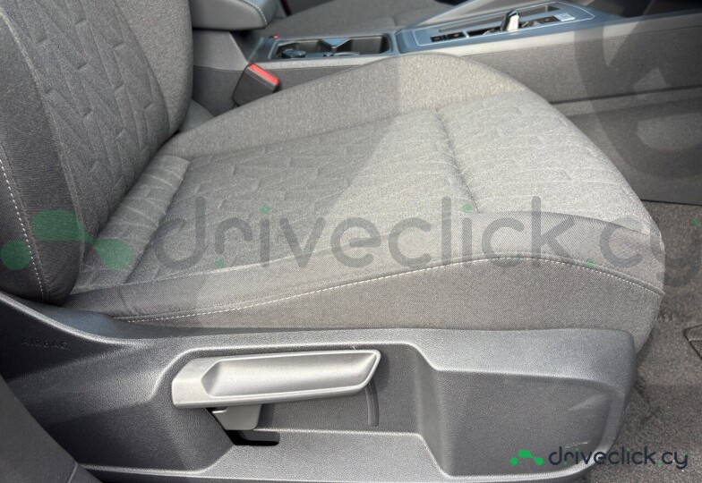 Volkswagen Golf Red