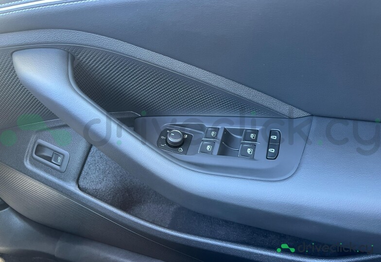 Volkswagen Passat Красный