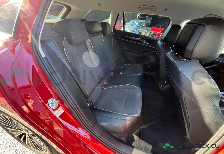 Volkswagen Passat Красный