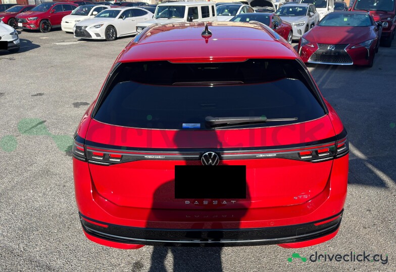 Volkswagen Passat Красный