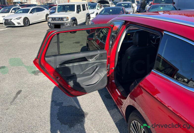 Volkswagen Passat Красный