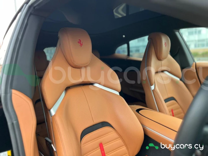 Ferrari Purosangue Серый