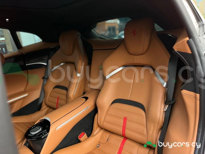 Ferrari Purosangue Серый