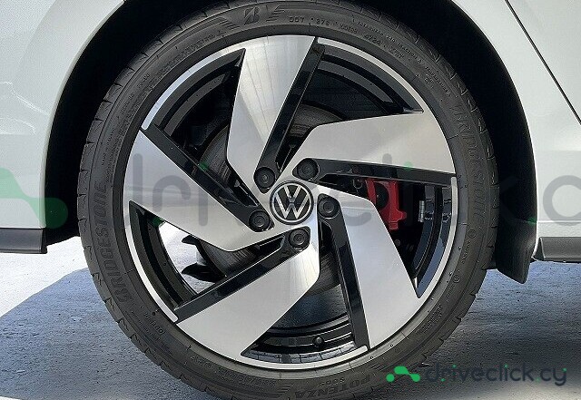 Volkswagen Golf White