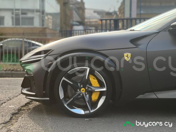 Ferrari Purosangue Серый