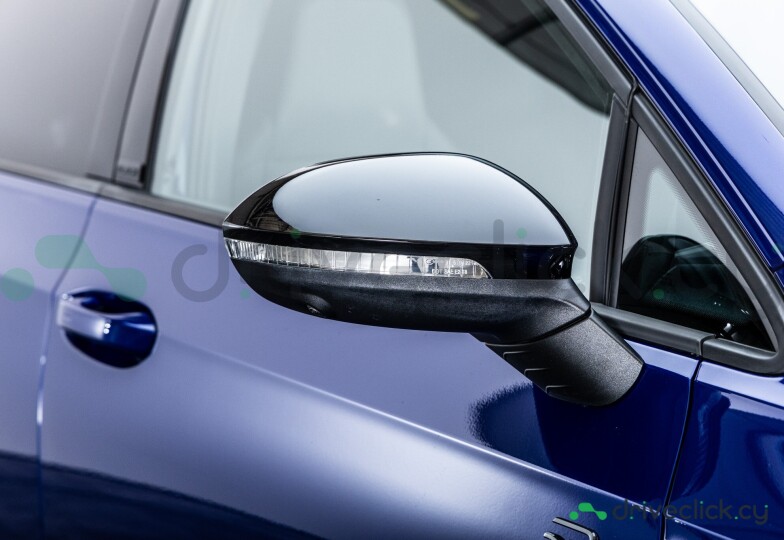 Volkswagen Golf Blue