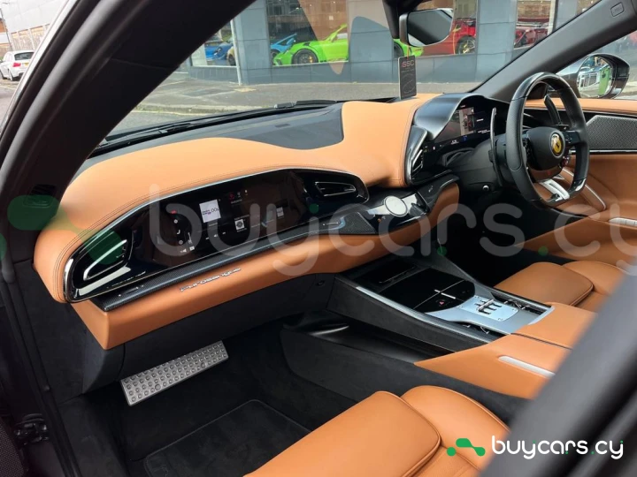 Ferrari Purosangue Серый