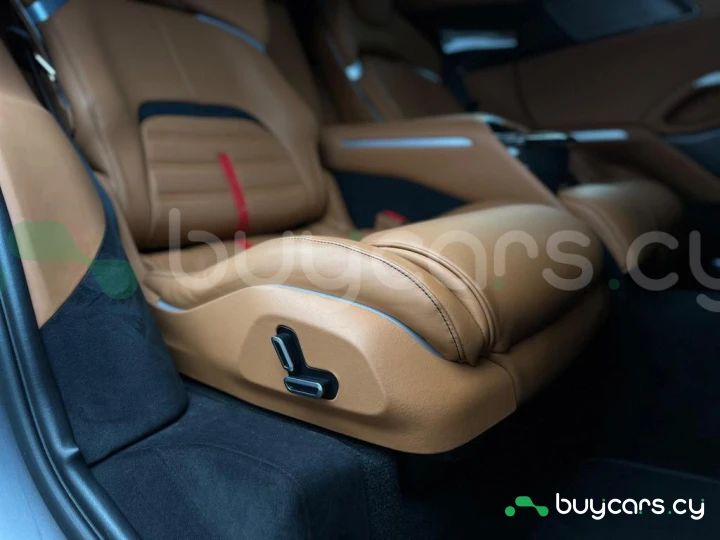 Ferrari Purosangue Серый