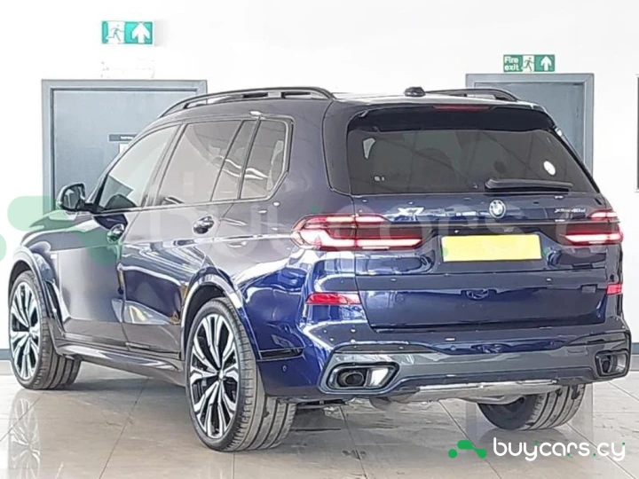 BMW X7 Синий