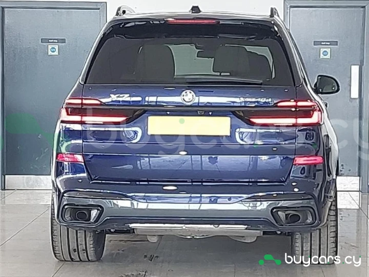 BMW X7 Синий
