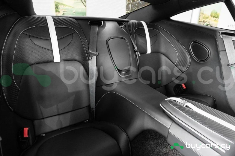 Aston Martin DBS Black