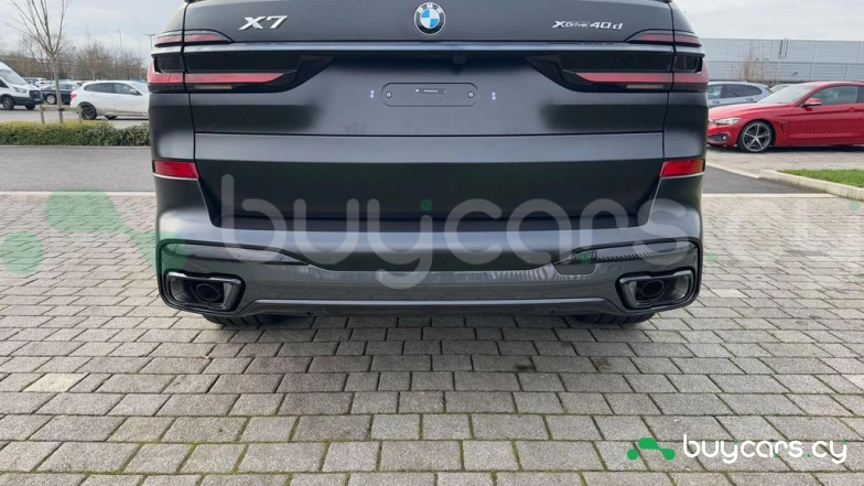BMW X7 Серый